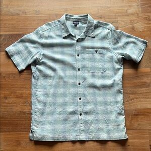 Patagonia Men's Light Green Organic Cotton  Plaid Button Down Shirt